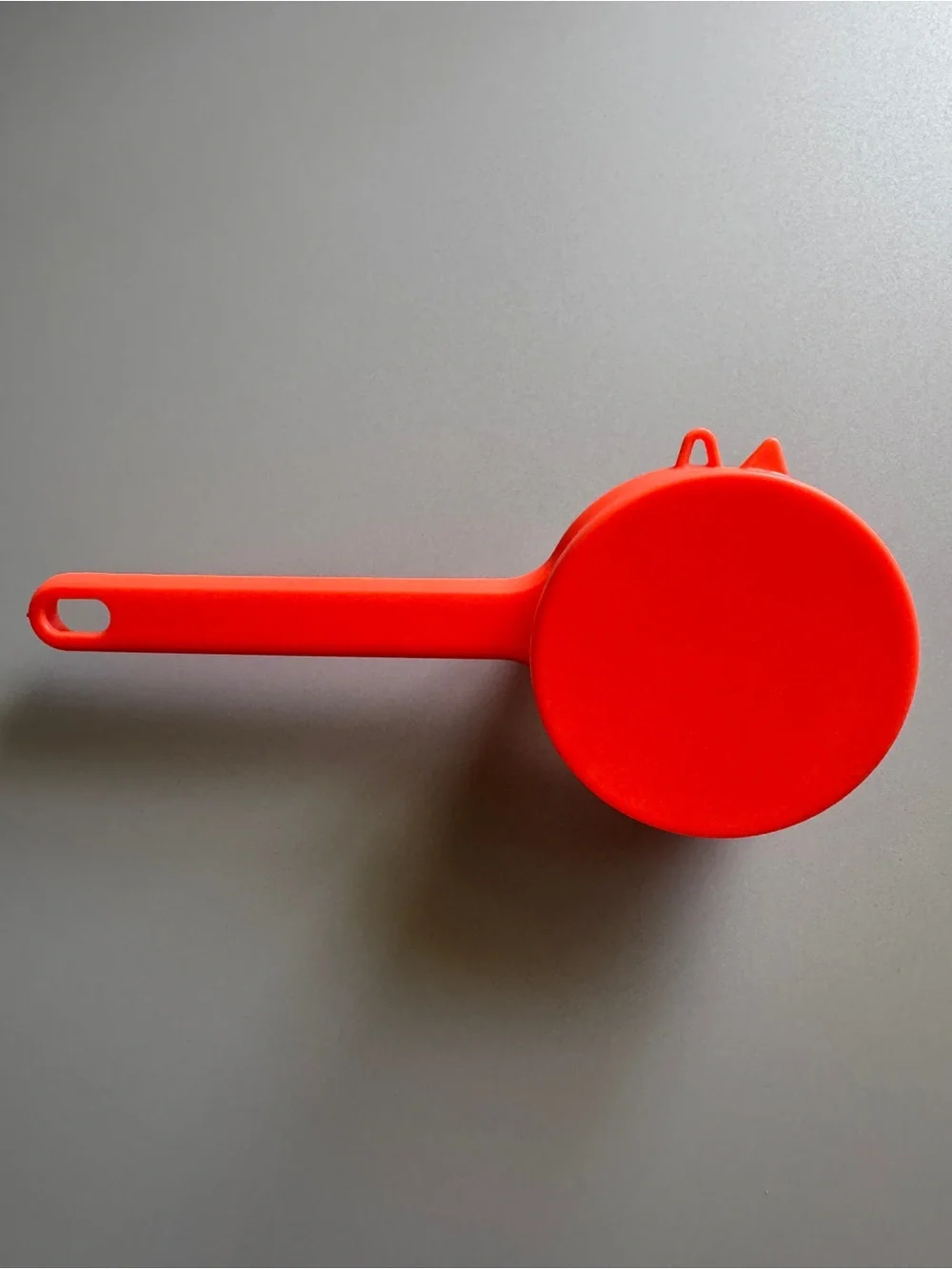Vegetable Peeler with Built-In Storage Container